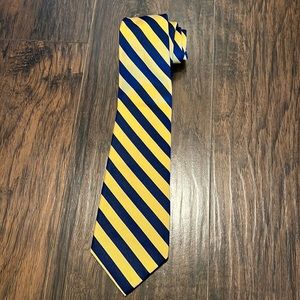 Park Avenue. Men’s tie. Excellent condition. OS.
